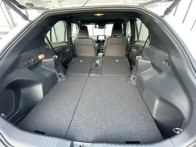 トヨタ ヤリスクロス ハイブリッド Z 大阪府 2024(令6)年 2.3万km プラチナホワイトパールマイカ 純正ナビ/・BT/USB/HDMI//・フルセグTV/Mira Cast/パノラミックビューモニター/シートヒーター/ステアリングヒーター/D席パワーシート/パワーバックドア/前後ドライブレコーダー/クルーズコントロール/衝突軽減システム/前後コーナーセンサー/ビルトインETC/BSM/LEDヘッドライト/純正18AW/フロアマット/スペアキー/取説