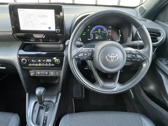 トヨタ ヤリスクロス ハイブリッド Z 大阪府 2024(令6)年 2.3万km プラチナホワイトパールマイカ 純正ナビ/・BT/USB/HDMI//・フルセグTV/Mira Cast/パノラミックビューモニター/シートヒーター/ステアリングヒーター/D席パワーシート/パワーバックドア/前後ドライブレコーダー/クルーズコントロール/衝突軽減システム/前後コーナーセンサー/ビルトインETC/BSM/LEDヘッドライト/純正18AW/フロアマット/スペアキー/取説