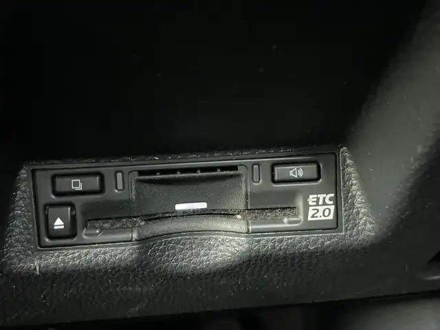 トヨタ ヤリスクロス ハイブリッド Z 大阪府 2024(令6)年 2.3万km プラチナホワイトパールマイカ 純正ナビ/・BT/USB/HDMI//・フルセグTV/Mira Cast/パノラミックビューモニター/シートヒーター/ステアリングヒーター/D席パワーシート/パワーバックドア/前後ドライブレコーダー/クルーズコントロール/衝突軽減システム/前後コーナーセンサー/ビルトインETC/BSM/LEDヘッドライト/純正18AW/フロアマット/スペアキー/取説