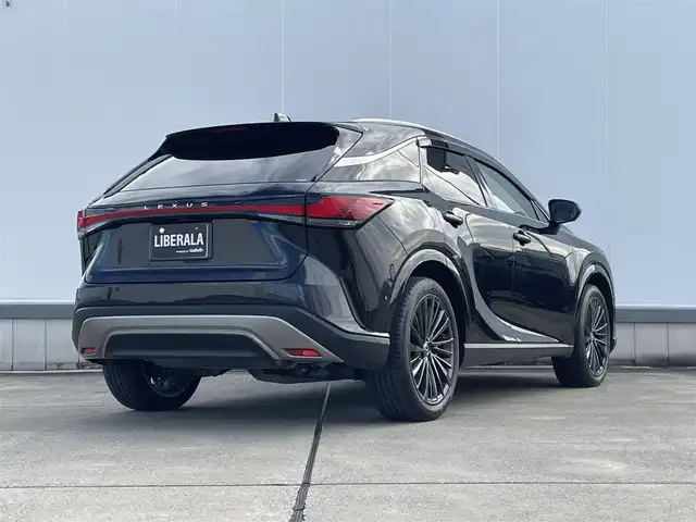 レクサス ＲＸ 350h バージョンL 東京都 2024(令6)年 2.1万km グラファイトブラックガラスフレーク サンルーフ/純正ナビ（フルセグTV・Bluetooth・HDMI）/アダプティブクルーズコントロール/パーキングアシスト/全方位カメラ/BSM/ワイヤレス充電器/ビルトインETC2.0/前席パワーシート/前席シートヒーター/前席エアシート/ステアリングヒーター/ヘッドアップディスプレイ/電動リアゲート/ハーフレザーシート/コーナーセンサー/横滑り防止装置/衝突軽減ブレーキ/レーンキープアシスト/純正フロアマット/LEDオートライト/スマートキー/プッシュスタート