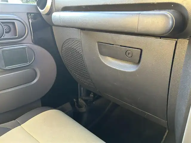 クライスラー・ジープ ジープ ラングラー アンリミテッド スポーツ4AT 福岡県 2010(平22)年 12.1万km 黒 All-Terrainタイヤ/社外オーディオ/ATOTO/Bluetooth/XRC/TERAFLEX/リフトアップ/Bカメラ/サイドカメラ/ETC/純正フロアマット/純正18インチAW/社外LEDライト/保証書/取扱説明書/リモコンキー