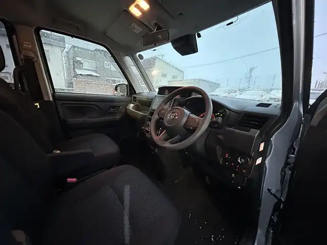 トヨタ ルーミー X 青森県 2024(令6)年 1.1万km ブライトシルバーM 純正9インチディスプレイオーディオ/(フルセグTV/AppleCarPlay/Bluetooth/AM/FM)/ワンオーナー/バックカメラ/ビルトインETC/前席シートヒーター/片側パワースライドドア/純正フロアマット/純正LEDフォグランプ/社外アルミホイール/前後コーナーセンサー/レーンキープアシスト/プリクラッシュセーフティー/パーキングサポートブレーキ/USB入力端子/4WD/寒冷地仕様車/オートライト/スマートキー/スペアキー/プッシュエンジンスタート