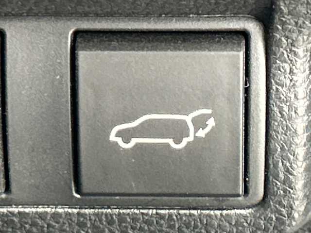 トヨタ カローラ クロス ハイブリッド Z 三重県 2022(令4)年 3.5万km プラチナホワイトパールマイカ /禁煙車//純正9インチディスプレイオーディオ//純正OP DVDデッキ//バックカメラ//オートAC//DN席シートヒーター//D席パワーシート//ハーフレザーシート//電子サイドブレーキ//ブレーキオートホールド//パノラマルーフ//100V充電//4WD//トヨタセーフティセンス//PCS//LTA//PKSB//RSA//前後クリアランスソナー//革巻きステアリング//ステアリングスイッチ//レーダークルーズコントロール//オートハイビーム//純正ビルトインETC2.0//社外前後ドライブレコーダー//LED//フォグ