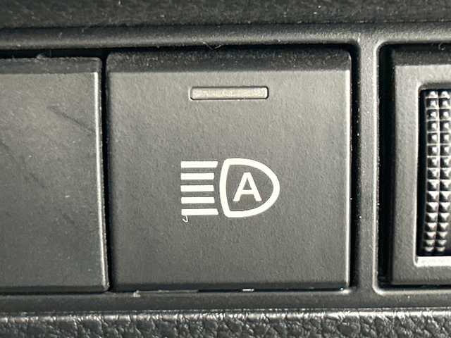 トヨタ カローラ クロス ハイブリッド Z 三重県 2022(令4)年 3.5万km プラチナホワイトパールマイカ /禁煙車//純正9インチディスプレイオーディオ//純正OP DVDデッキ//バックカメラ//オートAC//DN席シートヒーター//D席パワーシート//ハーフレザーシート//電子サイドブレーキ//ブレーキオートホールド//パノラマルーフ//100V充電//4WD//トヨタセーフティセンス//PCS//LTA//PKSB//RSA//前後クリアランスソナー//革巻きステアリング//ステアリングスイッチ//レーダークルーズコントロール//オートハイビーム//純正ビルトインETC2.0//社外前後ドライブレコーダー//LED//フォグ