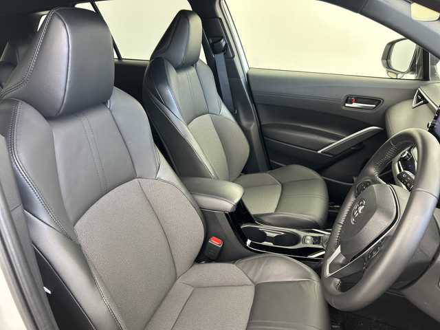 トヨタ カローラ クロス ハイブリッド Z 三重県 2022(令4)年 3.5万km プラチナホワイトパールマイカ /禁煙車//純正9インチディスプレイオーディオ//純正OP DVDデッキ//バックカメラ//オートAC//DN席シートヒーター//D席パワーシート//ハーフレザーシート//電子サイドブレーキ//ブレーキオートホールド//パノラマルーフ//100V充電//4WD//トヨタセーフティセンス//PCS//LTA//PKSB//RSA//前後クリアランスソナー//革巻きステアリング//ステアリングスイッチ//レーダークルーズコントロール//オートハイビーム//純正ビルトインETC2.0//社外前後ドライブレコーダー//LED//フォグ