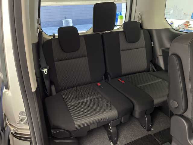 日産 セレナ e－パワー ハイウェイスター V 宮崎県 2020(令2)年 5万km ブリリアントホワイトパール プロパイロット/エマージェンシーブレーキ/LDW（車線逸脱警報）/LDP（車線逸脱防止支援）/BSW（後側方車両検知警報）/BSI（後側衝突防止支援）/速度標識表示/道路標識表示/コーナーセンサー/純正７インチナビ/フルセグTV/CD/DVD/Bluetooth/社外フリップダウンモニター/アラウンドビューモニター/両側パワースライドドア/ハンズフリーオートスライドドア/ビルトインETC/純正16インチAW/取扱説明書/ナビ取扱説明書