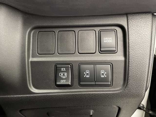 日産 セレナ e－パワー ハイウェイスター V 宮崎県 2020(令2)年 5万km ブリリアントホワイトパール プロパイロット/エマージェンシーブレーキ/LDW（車線逸脱警報）/LDP（車線逸脱防止支援）/BSW（後側方車両検知警報）/BSI（後側衝突防止支援）/速度標識表示/道路標識表示/コーナーセンサー/純正７インチナビ/フルセグTV/CD/DVD/Bluetooth/社外フリップダウンモニター/アラウンドビューモニター/両側パワースライドドア/ハンズフリーオートスライドドア/ビルトインETC/純正16インチAW/取扱説明書/ナビ取扱説明書