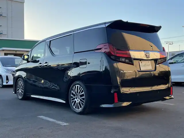 トヨタ アルファード S Cパッケージ 東京都 2015(平27)年 3.3万km ブラック メーカーナビ　/後席モニター　/サンルーフ　/全周囲カメラ　/ＪＢＬサウンド　/電動リアゲート　/両側電動ドア　/ＯＰ革シート　/シート・ハンドルヒーター　/クルコン　/ＡＣ１００Ｖ　/寒冷地仕様　/純正１８インチＡＷ　/ローダウン/禁煙