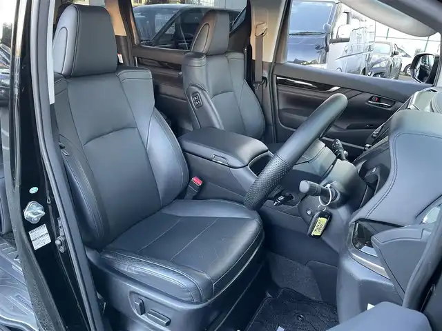 トヨタ アルファード S Cパッケージ 東京都 2015(平27)年 3.3万km ブラック メーカーナビ　/後席モニター　/サンルーフ　/全周囲カメラ　/ＪＢＬサウンド　/電動リアゲート　/両側電動ドア　/ＯＰ革シート　/シート・ハンドルヒーター　/クルコン　/ＡＣ１００Ｖ　/寒冷地仕様　/純正１８インチＡＷ　/ローダウン/禁煙