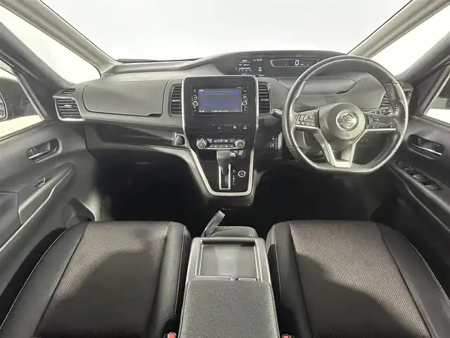 日産 セレナ ハイウェイスター 佐賀県 2016(平28)年 6.4万km ダイヤモンドブラック 純正7インチナビ/フルセグTV/CD/DVD/Bluetooth/全方位カメラ　/衝突被害軽減システム/クルーズコントロール/横滑り防止装置/標識検知機能/自動駐車システム/クリアランスソナー/前方ドライブレコーダー/両側パワースライドドア/ハンズフリースライドドア/後席サンシェード/シートバックテーブル/ISOFIX対応シート/カーテンエアバック/純正フロアマット/純正ドアバイザー/純正16インチアルミホイール/プッシュスタート/スマートキー/スペアキー×１/電動格納ミラー