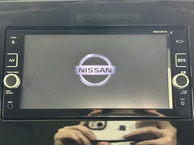 日産 セレナ ハイウェイスター 佐賀県 2016(平28)年 6.4万km ダイヤモンドブラック 純正7インチナビ/フルセグTV/CD/DVD/Bluetooth/全方位カメラ　/衝突被害軽減システム/クルーズコントロール/横滑り防止装置/標識検知機能/自動駐車システム/クリアランスソナー/前方ドライブレコーダー/両側パワースライドドア/ハンズフリースライドドア/後席サンシェード/シートバックテーブル/ISOFIX対応シート/カーテンエアバック/純正フロアマット/純正ドアバイザー/純正16インチアルミホイール/プッシュスタート/スマートキー/スペアキー×１/電動格納ミラー