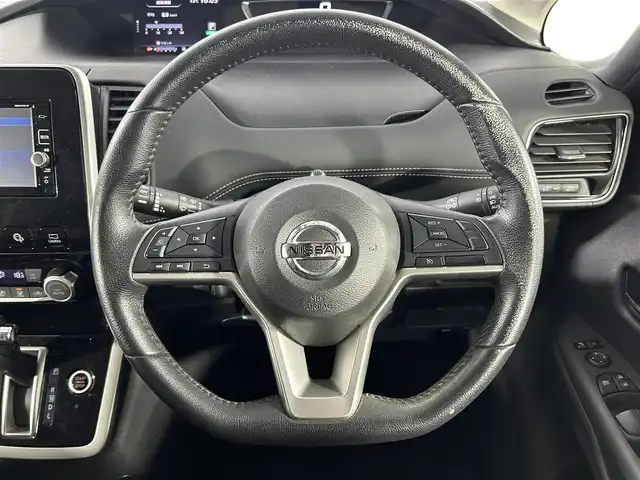 日産 セレナ ハイウェイスター 佐賀県 2016(平28)年 6.4万km ダイヤモンドブラック 純正7インチナビ/フルセグTV/CD/DVD/Bluetooth/全方位カメラ　/衝突被害軽減システム/クルーズコントロール/横滑り防止装置/標識検知機能/自動駐車システム/クリアランスソナー/前方ドライブレコーダー/両側パワースライドドア/ハンズフリースライドドア/後席サンシェード/シートバックテーブル/ISOFIX対応シート/カーテンエアバック/純正フロアマット/純正ドアバイザー/純正16インチアルミホイール/プッシュスタート/スマートキー/スペアキー×１/電動格納ミラー