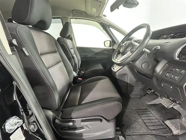 日産 セレナ ハイウェイスター 佐賀県 2016(平28)年 6.4万km ダイヤモンドブラック 純正7インチナビ/フルセグTV/CD/DVD/Bluetooth/全方位カメラ　/衝突被害軽減システム/クルーズコントロール/横滑り防止装置/標識検知機能/自動駐車システム/クリアランスソナー/前方ドライブレコーダー/両側パワースライドドア/ハンズフリースライドドア/後席サンシェード/シートバックテーブル/ISOFIX対応シート/カーテンエアバック/純正フロアマット/純正ドアバイザー/純正16インチアルミホイール/プッシュスタート/スマートキー/スペアキー×１/電動格納ミラー