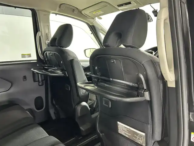 日産 セレナ ハイウェイスター 佐賀県 2016(平28)年 6.4万km ダイヤモンドブラック 純正7インチナビ/フルセグTV/CD/DVD/Bluetooth/全方位カメラ　/衝突被害軽減システム/クルーズコントロール/横滑り防止装置/標識検知機能/自動駐車システム/クリアランスソナー/前方ドライブレコーダー/両側パワースライドドア/ハンズフリースライドドア/後席サンシェード/シートバックテーブル/ISOFIX対応シート/カーテンエアバック/純正フロアマット/純正ドアバイザー/純正16インチアルミホイール/プッシュスタート/スマートキー/スペアキー×１/電動格納ミラー