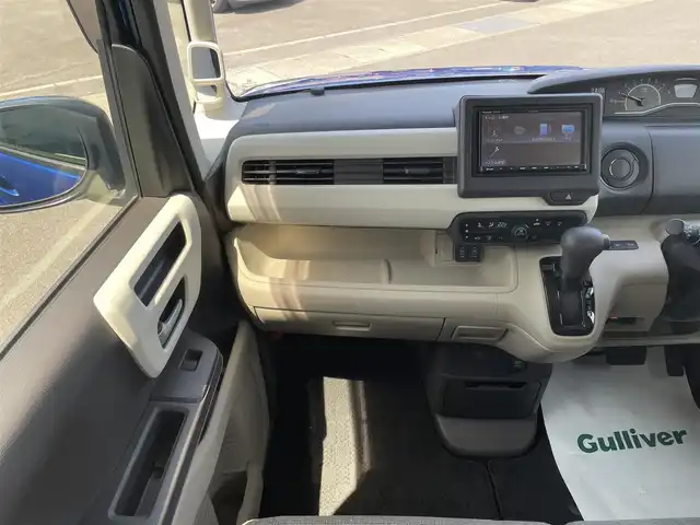 ホンダ Ｎ ＢＯＸ G L ホンダセンシング 愛媛県 2020(令2)年 2.5万km ブリリアントスポーティブルーメタリック2トーン 社外ナビ（Bluetooth/SD/CD/フルセグTV)/バックカメラ/ETC/前方ドライブレコーダー/純正フロアマット/ドアバイザー/LEDヘッドライト/オートマチックハイビーム/オートライト/Honda SENSING/衝突軽減ブレーキ（CMBS）/誤発進抑制機能/歩行者事故低減ステアリング/路外逸脱抑制機能/渋滞追従機能付アダプティブクルーズコントロール（ACC）/車線維持支援システム（LKAS）/先行車発進お知らせ機能/標識認識機能/後方誤発進抑制機能/スマートキー/ステアリングスイッチ
