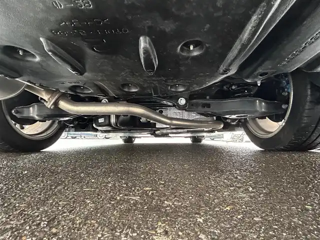 トヨタ カムリ WS 宮城県 2019(令1)年 1.7万km アティチュードブラックマイカ/プラチナホワイトパールマイカ ブラインドスポットモニター/ツートンカラー/・アティチュードブラックルーフ/・アティチュードブラックドアミラー/・ブラックウインドウモール/＝＝＝/セーフティセンス/・プリクラッシュセーフティ/・レーンディパーチャーアラート/・オートマチックハイビーム/・レーダークルーズコントロール/インテリジェントクリアランスソナー/アルパイン9インチナビ（X9Z）/・CD/DVD/・Bluetooth/・フルセグTV/バックカメラ/ビルトインETC/ドライブレコーダー/ハーフレザーシート/パワーシート/革巻きステアリング/パドルシフト/電動パーキングブレーキ/ブレーキホールド/LEDヘッドライト/フォグランプ/オートライト/スマートキー＆プッシュスタート/スペアキー1本/電動格納ミラー/純正18インチAW/社外ヘッドアップディスプレイ/社外テールランプ/トランクスポイラー/ローダウンサス/フロアマット/ドアバイザー/W/サイド/カーテン/ニーエアバッグ/取扱説明書/保証書