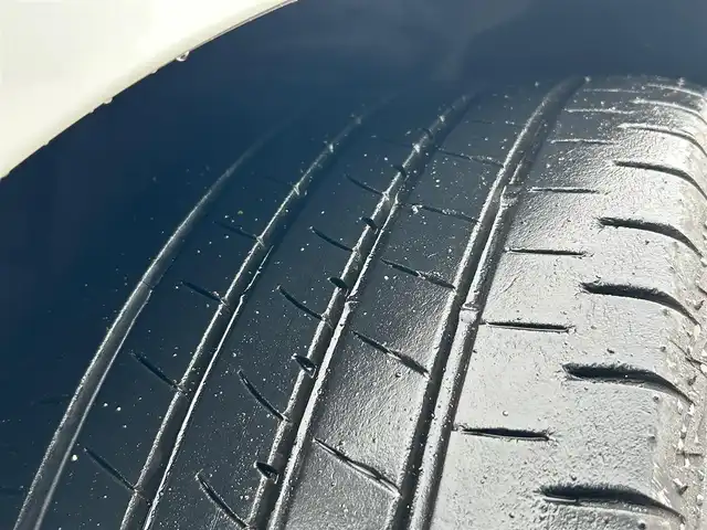 トヨタ カムリ WS 宮城県 2019(令1)年 1.7万km アティチュードブラックマイカ/プラチナホワイトパールマイカ ブラインドスポットモニター/ツートンカラー/・アティチュードブラックルーフ/・アティチュードブラックドアミラー/・ブラックウインドウモール/＝＝＝/セーフティセンス/・プリクラッシュセーフティ/・レーンディパーチャーアラート/・オートマチックハイビーム/・レーダークルーズコントロール/インテリジェントクリアランスソナー/アルパイン9インチナビ（X9Z）/・CD/DVD/・Bluetooth/・フルセグTV/バックカメラ/ビルトインETC/ドライブレコーダー/ハーフレザーシート/パワーシート/革巻きステアリング/パドルシフト/電動パーキングブレーキ/ブレーキホールド/LEDヘッドライト/フォグランプ/オートライト/スマートキー＆プッシュスタート/スペアキー1本/電動格納ミラー/純正18インチAW/社外ヘッドアップディスプレイ/社外テールランプ/トランクスポイラー/ローダウンサス/フロアマット/ドアバイザー/W/サイド/カーテン/ニーエアバッグ/取扱説明書/保証書