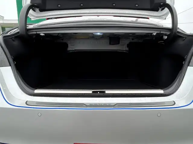 トヨタ カムリ WS 宮城県 2019(令1)年 1.7万km アティチュードブラックマイカ/プラチナホワイトパールマイカ ブラインドスポットモニター/ツートンカラー/・アティチュードブラックルーフ/・アティチュードブラックドアミラー/・ブラックウインドウモール/＝＝＝/セーフティセンス/・プリクラッシュセーフティ/・レーンディパーチャーアラート/・オートマチックハイビーム/・レーダークルーズコントロール/インテリジェントクリアランスソナー/アルパイン9インチナビ（X9Z）/・CD/DVD/・Bluetooth/・フルセグTV/バックカメラ/ビルトインETC/ドライブレコーダー/ハーフレザーシート/パワーシート/革巻きステアリング/パドルシフト/電動パーキングブレーキ/ブレーキホールド/LEDヘッドライト/フォグランプ/オートライト/スマートキー＆プッシュスタート/スペアキー1本/電動格納ミラー/純正18インチAW/社外ヘッドアップディスプレイ/社外テールランプ/トランクスポイラー/ローダウンサス/フロアマット/ドアバイザー/W/サイド/カーテン/ニーエアバッグ/取扱説明書/保証書