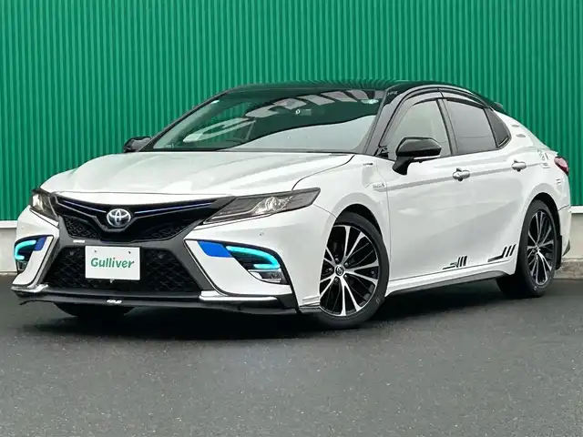 トヨタ カムリ WS 宮城県 2019(令1)年 1.7万km アティチュードブラックマイカ/プラチナホワイトパールマイカ ブラインドスポットモニター/ツートンカラー/・アティチュードブラックルーフ/・アティチュードブラックドアミラー/・ブラックウインドウモール/＝＝＝/セーフティセンス/・プリクラッシュセーフティ/・レーンディパーチャーアラート/・オートマチックハイビーム/・レーダークルーズコントロール/インテリジェントクリアランスソナー/アルパイン9インチナビ（X9Z）/・CD/DVD/・Bluetooth/・フルセグTV/バックカメラ/ビルトインETC/ドライブレコーダー/ハーフレザーシート/パワーシート/革巻きステアリング/パドルシフト/電動パーキングブレーキ/ブレーキホールド/LEDヘッドライト/フォグランプ/オートライト/スマートキー＆プッシュスタート/スペアキー1本/電動格納ミラー/純正18インチAW/社外ヘッドアップディスプレイ/社外テールランプ/トランクスポイラー/ローダウンサス/フロアマット/ドアバイザー/W/サイド/カーテン/ニーエアバッグ/取扱説明書/保証書