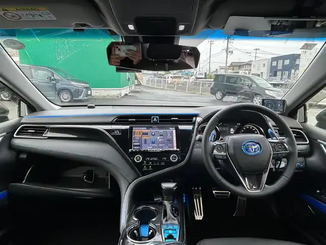 トヨタ カムリ WS 宮城県 2019(令1)年 1.7万km アティチュードブラックマイカ/プラチナホワイトパールマイカ ブラインドスポットモニター/ツートンカラー/・アティチュードブラックルーフ/・アティチュードブラックドアミラー/・ブラックウインドウモール/＝＝＝/セーフティセンス/・プリクラッシュセーフティ/・レーンディパーチャーアラート/・オートマチックハイビーム/・レーダークルーズコントロール/インテリジェントクリアランスソナー/アルパイン9インチナビ（X9Z）/・CD/DVD/・Bluetooth/・フルセグTV/バックカメラ/ビルトインETC/ドライブレコーダー/ハーフレザーシート/パワーシート/革巻きステアリング/パドルシフト/電動パーキングブレーキ/ブレーキホールド/LEDヘッドライト/フォグランプ/オートライト/スマートキー＆プッシュスタート/スペアキー1本/電動格納ミラー/純正18インチAW/社外ヘッドアップディスプレイ/社外テールランプ/トランクスポイラー/ローダウンサス/フロアマット/ドアバイザー/W/サイド/カーテン/ニーエアバッグ/取扱説明書/保証書