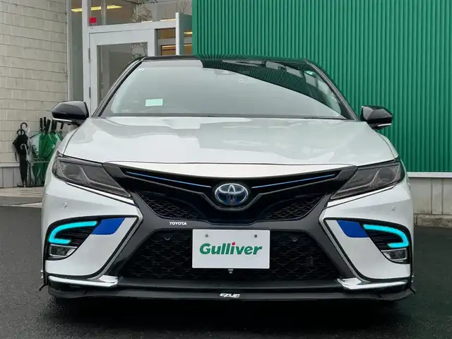 トヨタ カムリ WS 宮城県 2019(令1)年 1.7万km アティチュードブラックマイカ/プラチナホワイトパールマイカ ブラインドスポットモニター/ツートンカラー/・アティチュードブラックルーフ/・アティチュードブラックドアミラー/・ブラックウインドウモール/＝＝＝/セーフティセンス/・プリクラッシュセーフティ/・レーンディパーチャーアラート/・オートマチックハイビーム/・レーダークルーズコントロール/インテリジェントクリアランスソナー/アルパイン9インチナビ（X9Z）/・CD/DVD/・Bluetooth/・フルセグTV/バックカメラ/ビルトインETC/ドライブレコーダー/ハーフレザーシート/パワーシート/革巻きステアリング/パドルシフト/電動パーキングブレーキ/ブレーキホールド/LEDヘッドライト/フォグランプ/オートライト/スマートキー＆プッシュスタート/スペアキー1本/電動格納ミラー/純正18インチAW/社外ヘッドアップディスプレイ/社外テールランプ/トランクスポイラー/ローダウンサス/フロアマット/ドアバイザー/W/サイド/カーテン/ニーエアバッグ/取扱説明書/保証書