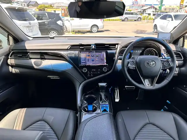 トヨタ カムリ WS 宮城県 2019(令1)年 1.7万km アティチュードブラックマイカ/プラチナホワイトパールマイカ 登録時16615km/ブラインドスポットモニター/ツートンカラー/・アティチュードブラックルーフ/・アティチュードブラックドアミラー/・ブラックウインドウモール/＝＝＝/セーフティセンス/・プリクラッシュセーフティ/・レーンディパーチャーアラート/・オートマチックハイビーム/・レーダークルーズコントロール/インテリジェントクリアランスソナー/アルパイン9インチナビ（X9Z）/・CD/DVD/Bluetooth/フルセグTV/バックカメラ/社外LEDテールランプ/トランクスポイラー/Tom’sローダウンサス/ビルトインETC/ドライブレコーダー/ハーフレザーシート/パワーシート/革巻きステアリング/パドルシフト/電動パーキングブレーキ/ブレーキホールド/LEDオートヘッドライト/フォグランプ/スマートキー＆プッシュスタート/スペアキー1本/純正18インチAW/ヘッドアップディスプレイ/フロアマット/ドアバイザー/W/サイド/カーテン/ニーエアバッグ/取扱説明書/保証書