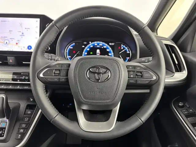トヨタ ヴォクシー ハイブリッド S－Z 埼玉県 2024(令6)年 0.6万km スパークリングブラックパールクリスタルシャイン ワンオーナー/ディスプレイオーディオプラス/トヨタセーフティセンス/レーンディパーチャーアラート/プリクラッシュセーフティ/プロアクティブドライビングアシスト/リヤカメラディテクション/パーキングサポートブレーキ/ロードサインアシスト/ハンズフリー両側パワースライドドア/レーダークルーズコントロール/ビルトインETC2.0/パノラミックビューモニター/快適利便パッケージHigh/プロジェクター式ＬＥＤヘッドライト/前後コーナーセンサー/シートヒーター(D+N+2列目)/純正アルミホイール17インチ/純正フロアマット