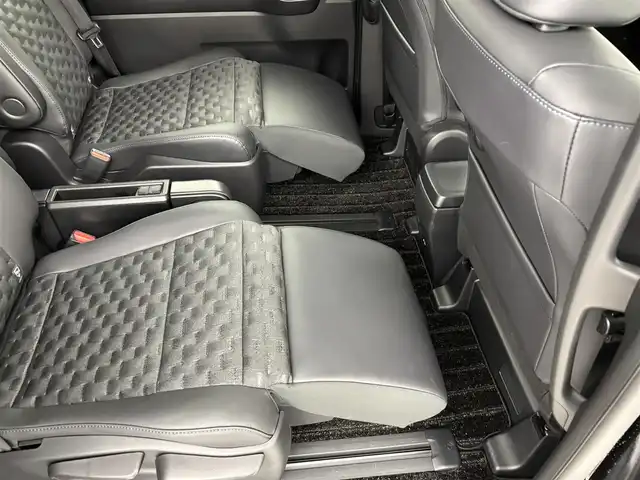 トヨタ ヴォクシー ハイブリッド S－Z 埼玉県 2024(令6)年 0.6万km スパークリングブラックパールクリスタルシャイン ワンオーナー/ディスプレイオーディオプラス/トヨタセーフティセンス/レーンディパーチャーアラート/プリクラッシュセーフティ/プロアクティブドライビングアシスト/リヤカメラディテクション/パーキングサポートブレーキ/ロードサインアシスト/ハンズフリー両側パワースライドドア/レーダークルーズコントロール/ビルトインETC2.0/パノラミックビューモニター/快適利便パッケージHigh/プロジェクター式ＬＥＤヘッドライト/前後コーナーセンサー/シートヒーター(D+N+2列目)/純正アルミホイール17インチ/純正フロアマット