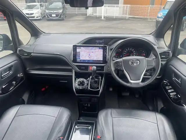 トヨタ ヴォクシー ZS 煌Ⅲ 静岡県 2021(令3)年 4.3万km ブラック ワンオーナー/トヨタセーフティセンス/・プリクラッシュセーフティ/・LDA(車線逸脱警報)/・オートマチックハイビーム/ディーラーオプションナビ/・アルパイン(EX11NX)/・Bluetooth/USB/・フルセグTV/SD/・HDMI/CD/DVD/・AM/FM/ドライブレコーダー（前後方向）/ストップアンドスタートシステム/クルーズコントロール/クリアランスソナー/ビルトインETC/純正16インチAW/LEDヘッドライト/フォグライト/両側パワースライドドア/スマートキー2個/プッシュスタート/新車保証書/取扱説明書