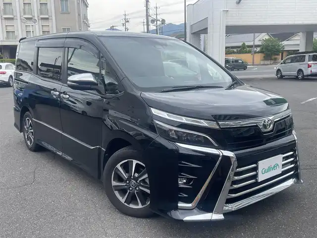 トヨタ ヴォクシー ZS 煌Ⅲ 静岡県 2021(令3)年 4.3万km ブラック ワンオーナー/トヨタセーフティセンス/・プリクラッシュセーフティ/・LDA(車線逸脱警報)/・オートマチックハイビーム/ディーラーオプションナビ/・アルパイン(EX11NX)/・Bluetooth/USB/・フルセグTV/SD/・HDMI/CD/DVD/・AM/FM/ドライブレコーダー（前後方向）/ストップアンドスタートシステム/クルーズコントロール/クリアランスソナー/ビルトインETC/純正16インチAW/LEDヘッドライト/フォグライト/両側パワースライドドア/スマートキー2個/プッシュスタート/新車保証書/取扱説明書