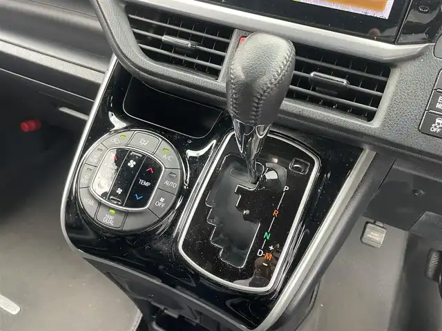 トヨタ ヴォクシー ZS 煌Ⅲ 静岡県 2021(令3)年 4.3万km ブラック ワンオーナー/トヨタセーフティセンス/・プリクラッシュセーフティ/・LDA(車線逸脱警報)/・オートマチックハイビーム/ディーラーオプションナビ/・アルパイン(EX11NX)/・Bluetooth/USB/・フルセグTV/SD/・HDMI/CD/DVD/・AM/FM/ドライブレコーダー（前後方向）/ストップアンドスタートシステム/クルーズコントロール/クリアランスソナー/ビルトインETC/純正16インチAW/LEDヘッドライト/フォグライト/両側パワースライドドア/スマートキー2個/プッシュスタート/新車保証書/取扱説明書
