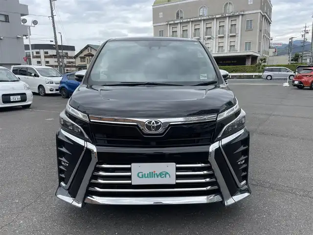 トヨタ ヴォクシー ZS 煌Ⅲ 静岡県 2021(令3)年 4.3万km ブラック ワンオーナー/トヨタセーフティセンス/・プリクラッシュセーフティ/・LDA(車線逸脱警報)/・オートマチックハイビーム/ディーラーオプションナビ/・アルパイン(EX11NX)/・Bluetooth/USB/・フルセグTV/SD/・HDMI/CD/DVD/・AM/FM/ドライブレコーダー（前後方向）/ストップアンドスタートシステム/クルーズコントロール/クリアランスソナー/ビルトインETC/純正16インチAW/LEDヘッドライト/フォグライト/両側パワースライドドア/スマートキー2個/プッシュスタート/新車保証書/取扱説明書