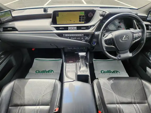 レクサス ＥＳ 300h バージョンL 山形県 2019(平31)年 9.1万km ソニッククォーツ 〇純正12、3インチナビ/〇フルセグＴＶ/〇バックカメラ/〇パノラミックビューモニター/〇マークレビンソンサウンドシステム/〇ビルトインETC2、0/〇ドライブレコーダー/〇セーフティシステムプラス/〇ブラインドスポットモニター/〇ヘッドアップシステム/〇置くだけ充電/〇ムーンルーフ/〇パワートランクリッド/〇LEDヘッドランプ/〇オートライト/〇純正17インチスタッドレスアルミタイヤ/〇本木製革巻きコンビステアリング/〇ステアリングヒーター/〇パドルシフト/〇パワーシート/〇シートヒーター/〇シートベンチレーション/〇メモリーシート/〇左右独立温度調整オートエアコン/〇スマートエントリー/〇禁煙車