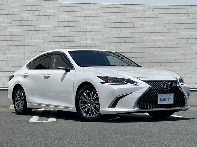 レクサス ＥＳ 300h バージョンL 山形県 2019(平31)年 9.1万km ソニッククォーツ 禁煙車/ムーンルーフ/パノラミックビューモニター/セーフティシステムプラス/ブラインドスポットモニター/ヘッドアップシステム/レザーシート/本木製革巻きコンビステアリング/純正12、3インチナビ/フルセグＴＶ/マークレビンソンサウンドシステム/ドライブレコーダー/ビルトインETC/置くだけ充電/100V充電/パワートランクリッド/LEDヘッドランプ/オートライト/パドルシフト/ステアリングヒーター/パワーシート/シートヒーター/シートベンチレーション/メモリーシート/左右独立温度調整オートエアコン/純正17インチスタッドレスアルミタイヤ/スマートエントリー