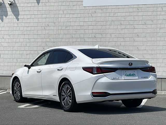 レクサス ＥＳ 300h バージョンL 山形県 2019(平31)年 9.1万km ソニッククォーツ 禁煙車/ムーンルーフ/パノラミックビューモニター/セーフティシステムプラス/ブラインドスポットモニター/ヘッドアップシステム/レザーシート/本木製革巻きコンビステアリング/純正12、3インチナビ/フルセグＴＶ/マークレビンソンサウンドシステム/ドライブレコーダー/ビルトインETC/置くだけ充電/100V充電/パワートランクリッド/LEDヘッドランプ/オートライト/パドルシフト/ステアリングヒーター/パワーシート/シートヒーター/シートベンチレーション/メモリーシート/左右独立温度調整オートエアコン/純正17インチスタッドレスアルミタイヤ/スマートエントリー