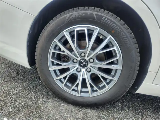 レクサス ＥＳ 300h バージョンL 山形県 2019(平31)年 9.1万km ソニッククォーツ 〇純正12、3インチナビ/〇フルセグＴＶ/〇バックカメラ/〇パノラミックビューモニター/〇マークレビンソンサウンドシステム/〇ビルトインETC2、0/〇ドライブレコーダー/〇セーフティシステムプラス/〇ブラインドスポットモニター/〇ヘッドアップシステム/〇置くだけ充電/〇ムーンルーフ/〇パワートランクリッド/〇LEDヘッドランプ/〇オートライト/〇純正17インチスタッドレスアルミタイヤ/〇本木製革巻きコンビステアリング/〇ステアリングヒーター/〇パドルシフト/〇パワーシート/〇シートヒーター/〇シートベンチレーション/〇メモリーシート/〇左右独立温度調整オートエアコン/〇スマートエントリー/〇禁煙車