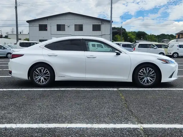 レクサス ＥＳ 300h バージョンL 山形県 2019(平31)年 9.1万km ソニッククォーツ 〇純正12、3インチナビ/〇フルセグＴＶ/〇バックカメラ/〇パノラミックビューモニター/〇マークレビンソンサウンドシステム/〇ビルトインETC2、0/〇ドライブレコーダー/〇セーフティシステムプラス/〇ブラインドスポットモニター/〇ヘッドアップシステム/〇置くだけ充電/〇ムーンルーフ/〇パワートランクリッド/〇LEDヘッドランプ/〇オートライト/〇純正17インチスタッドレスアルミタイヤ/〇本木製革巻きコンビステアリング/〇ステアリングヒーター/〇パドルシフト/〇パワーシート/〇シートヒーター/〇シートベンチレーション/〇メモリーシート/〇左右独立温度調整オートエアコン/〇スマートエントリー/〇禁煙車