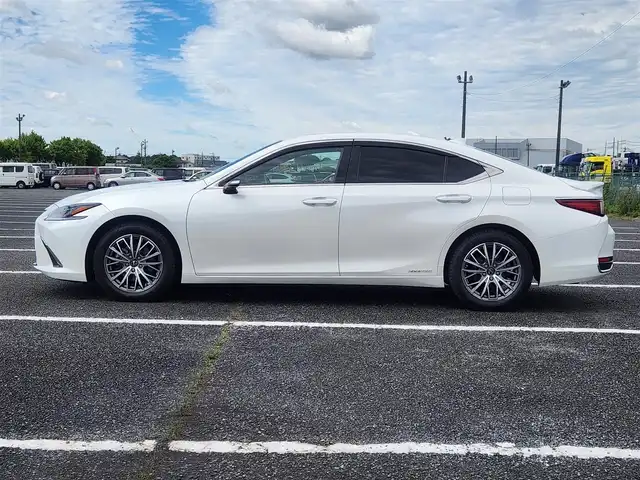 レクサス ＥＳ 300h バージョンL 山形県 2019(平31)年 9.1万km ソニッククォーツ 〇純正12、3インチナビ/〇フルセグＴＶ/〇バックカメラ/〇パノラミックビューモニター/〇マークレビンソンサウンドシステム/〇ビルトインETC2、0/〇ドライブレコーダー/〇セーフティシステムプラス/〇ブラインドスポットモニター/〇ヘッドアップシステム/〇置くだけ充電/〇ムーンルーフ/〇パワートランクリッド/〇LEDヘッドランプ/〇オートライト/〇純正17インチスタッドレスアルミタイヤ/〇本木製革巻きコンビステアリング/〇ステアリングヒーター/〇パドルシフト/〇パワーシート/〇シートヒーター/〇シートベンチレーション/〇メモリーシート/〇左右独立温度調整オートエアコン/〇スマートエントリー/〇禁煙車