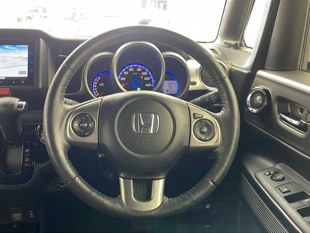 ホンダ Ｎ ＢＯＸ スラッシュ X 宮城県 2016(平28)年 5.9万km 赤 ４ＷＤ　/純正ナビ(CD/DVD/BT/フルセグTV)/バックカメラ　/ワイヤレス充電　/ホンダセンシング/　・クルーズコントロール　/　・衝突被害軽減ブレーキ /　・横滑り防止装置 /オートライト/電動パーキングブレーキ /前席シートヒーター　/ステアリングヒーター /ハーフレザーシート /スマートキー/プッシュスタート