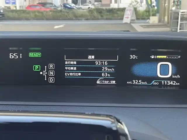 トヨタ プリウス ＰＨＶ S ナビパッケージ 大阪府 2017(平29)年 1.2万km ホワイトパールクリスタルシャイン ワンオーナー/純正メモリナビ/BT/USB/フルセグTV/バックカメラ/前席シートヒーター/革巻きステアリング/ステアリングヒーター/追従機能付きクルーズコントロール/レーンキープアシスト/LEDヘッドライト/オートハイビーム/LEDフロントフォグ/純正フロアマット/純正15インチAW/オールオートパワーウインドウ/ドアバイザー/ラゲッジマット/充電ケーブル/ETC2.0