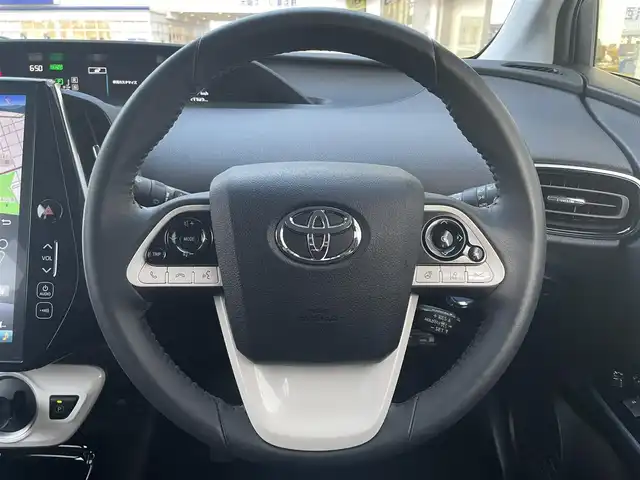 トヨタ プリウス ＰＨＶ S ナビパッケージ 大阪府 2017(平29)年 1.2万km ホワイトパールクリスタルシャイン ワンオーナー/純正メモリナビ/BT/USB/フルセグTV/バックカメラ/前席シートヒーター/革巻きステアリング/ステアリングヒーター/追従機能付きクルーズコントロール/レーンキープアシスト/LEDヘッドライト/オートハイビーム/LEDフロントフォグ/純正フロアマット/純正15インチAW/オールオートパワーウインドウ/ドアバイザー/ラゲッジマット/充電ケーブル/ETC2.0