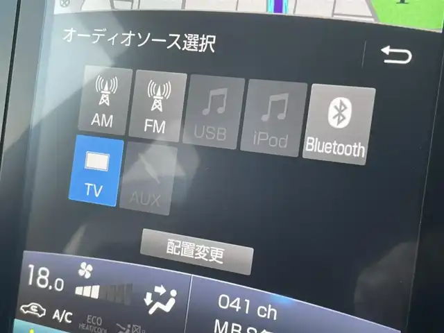 トヨタ プリウス ＰＨＶ S ナビパッケージ 大阪府 2017(平29)年 1.2万km ホワイトパールクリスタルシャイン ワンオーナー/純正メモリナビ/BT/USB/フルセグTV/バックカメラ/前席シートヒーター/革巻きステアリング/ステアリングヒーター/追従機能付きクルーズコントロール/レーンキープアシスト/LEDヘッドライト/オートハイビーム/LEDフロントフォグ/純正フロアマット/純正15インチAW/オールオートパワーウインドウ/ドアバイザー/ラゲッジマット/充電ケーブル/ETC2.0