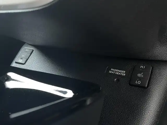 トヨタ プリウス ＰＨＶ S ナビパッケージ 大阪府 2017(平29)年 1.2万km ホワイトパールクリスタルシャイン ワンオーナー/純正メモリナビ/BT/USB/フルセグTV/バックカメラ/前席シートヒーター/革巻きステアリング/ステアリングヒーター/追従機能付きクルーズコントロール/レーンキープアシスト/LEDヘッドライト/オートハイビーム/LEDフロントフォグ/純正フロアマット/純正15インチAW/オールオートパワーウインドウ/ドアバイザー/ラゲッジマット/充電ケーブル/ETC2.0