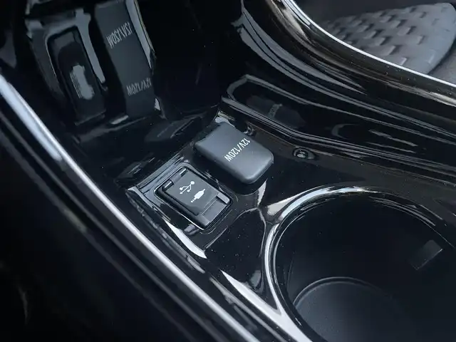 トヨタ プリウス ＰＨＶ S ナビパッケージ 大阪府 2017(平29)年 1.2万km ホワイトパールクリスタルシャイン ワンオーナー/純正メモリナビ/BT/USB/フルセグTV/バックカメラ/前席シートヒーター/革巻きステアリング/ステアリングヒーター/追従機能付きクルーズコントロール/レーンキープアシスト/LEDヘッドライト/オートハイビーム/LEDフロントフォグ/純正フロアマット/純正15インチAW/オールオートパワーウインドウ/ドアバイザー/ラゲッジマット/充電ケーブル/ETC2.0