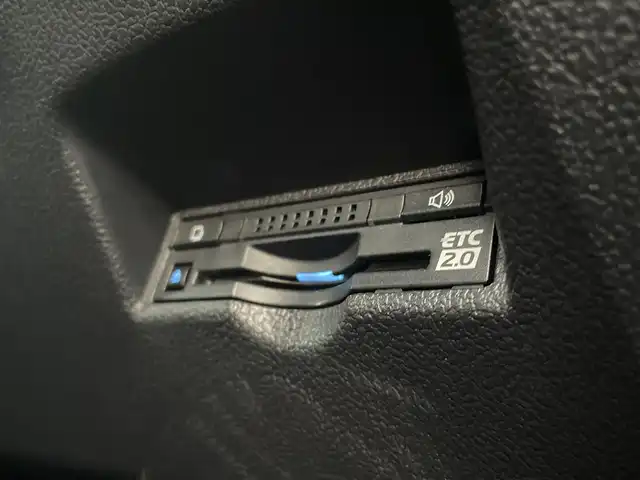 トヨタ プリウス ＰＨＶ S ナビパッケージ 大阪府 2017(平29)年 1.2万km ホワイトパールクリスタルシャイン ワンオーナー/純正メモリナビ/BT/USB/フルセグTV/バックカメラ/前席シートヒーター/革巻きステアリング/ステアリングヒーター/追従機能付きクルーズコントロール/レーンキープアシスト/LEDヘッドライト/オートハイビーム/LEDフロントフォグ/純正フロアマット/純正15インチAW/オールオートパワーウインドウ/ドアバイザー/ラゲッジマット/充電ケーブル/ETC2.0