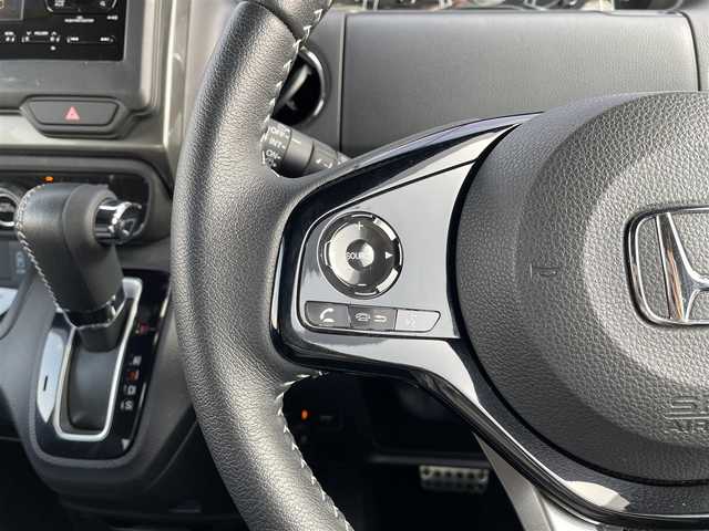 ホンダ Ｎ ＢＯＸ カスタム L ターボ スタイル+ブラック 千葉県 2022(令4)年 1.5万km プラチナホワイトパール 大型ルーフコンソール/衝突被害軽減システム/車線逸脱警報/クルーズコントロール/ハーフレザーシート/両側パワースライドドア/横滑り防止装置/ETC/アイドリングストップ/LEDヘッドライト/フォグランプ/オートライト/ウィンカーミラー/電動格納ミラー/純正15インチAW/シートヒーター/シートリフター/電子制御パーキング/ブレーキホールド/プッシュスタート/スマートキー/フロアマット/ドアバイザー/スペアキー/取扱説明書/保証書