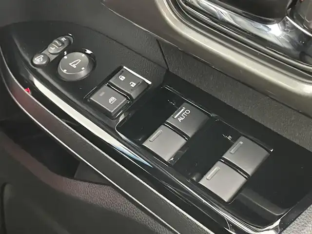 ホンダ Ｎ ＢＯＸ カスタム L ターボ スタイル+ブラック 埼玉県 2022(令4)年 1.5万km プラチナホワイトパール 純正オーディオ/衝突被害軽減システム/車線逸脱警報/クルーズコントロール/ハーフレザーシート/両側パワースライドドア/ETC/LEDオートライト/フォグランプ/シートヒーター/スマートキー/取扱説明書/保証書