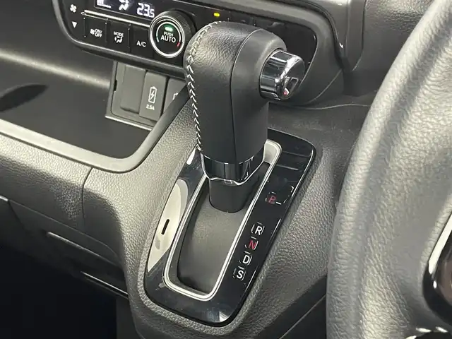 ホンダ Ｎ ＢＯＸ カスタム L ターボ スタイル+ブラック 埼玉県 2022(令4)年 1.5万km プラチナホワイトパール 純正オーディオ/衝突被害軽減システム/車線逸脱警報/クルーズコントロール/ハーフレザーシート/両側パワースライドドア/ETC/LEDオートライト/フォグランプ/シートヒーター/スマートキー/取扱説明書/保証書