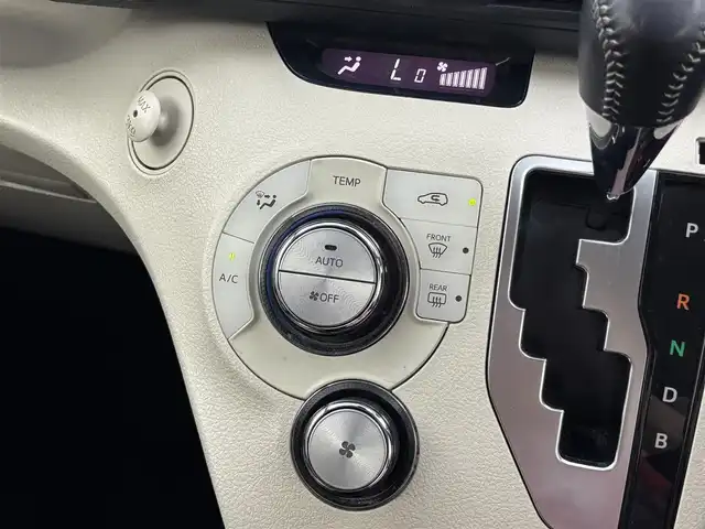 トヨタ シエンタ ハイブリッド G 福井県 2015(平27)年 6.4万km ヴィンテージブラウンパールクリスタルシャイン 純正ナビゲーション/型式：NSZT-W64T/【AM/FM/CD/Bluetooth/フルセグTV】/バックカメラ/ビルトインETC/両側パワースライドドア/ドライブレコーダー/アイドリングストップ/プッシュスタート/スマートキー/スペアキー/オートライト/LEDヘッドライド/取扱説明書/新車時保証書
