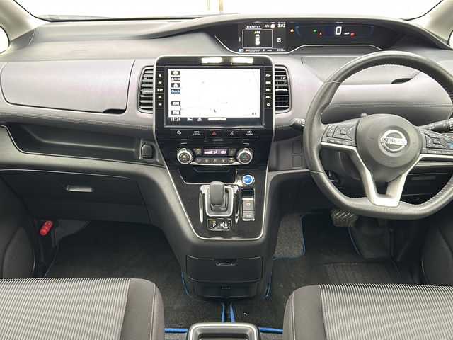 日産 セレナ e－パワー ハイウェイスター V 福岡県 2020(令2)年 3.4万km マルーンレッド 2トーン プロパイロットセーフティバック/追従型クルーズコントロール/レーンキープアシスト/エマージェンシーブレーキ/コーナーセンサー/横滑り防止装置/盗難防止装置/純正10インチナビ（BLUETOOTH/フルセグ/CD/DVD)/アラウンドビューモニター/バックカメラ/フロントカメラ/サイドカメラ/両側パワースライドドア/LEDライト/オートライト/社外16インチAW/スマートキー/スペアキー/プッシュスタート/社外フリップダウンモニター/保証書/取扱説明書